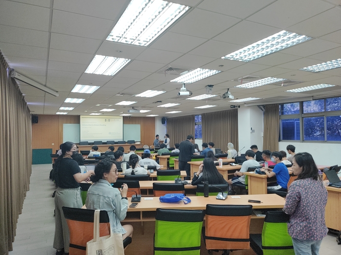 [guest lecture] From Close Reading to Distant Reading: A Digital Humanities Crash CourseImage