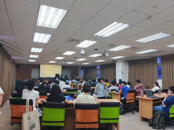 [guest lecture] From Close Reading to Distant Reading: A Digital Humanities Crash CourseImage