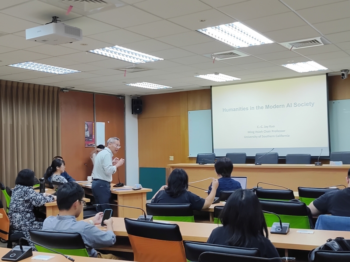 「世界共生與人文創新講座」 郭宗杰院士講座 | 114/11/10（一）10:30-12:00 | 13:30-15:00Image