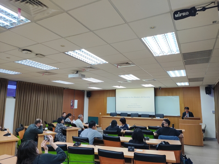 「世界共生與人文創新講座」 郭宗杰院士講座 | 114/11/10（一）10:30-12:00 | 13:30-15:00Image